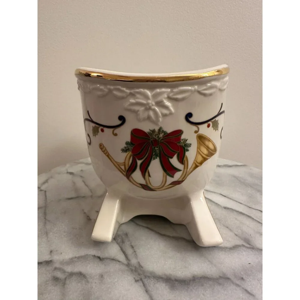 Mikasa Fine Porcelain Holly Sleigh Centerpiece KT410– New in‎ Box